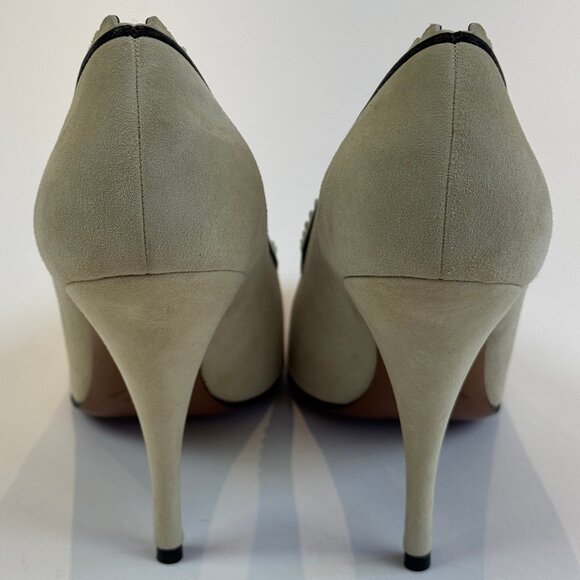 Limited Edition Salvatore Ferragamo White and Black Trim Pumps, Size 39 EU - Picture 2 of 16